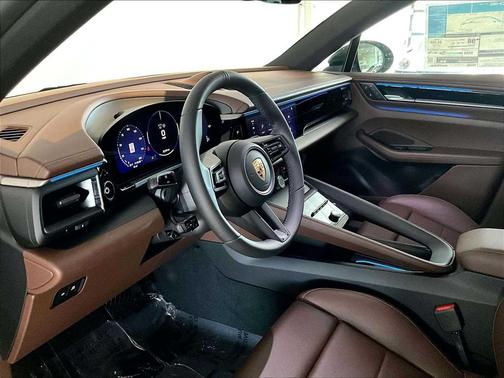 2025 Porsche Macan 4