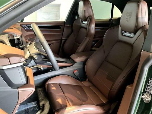 2025 Porsche Macan 4