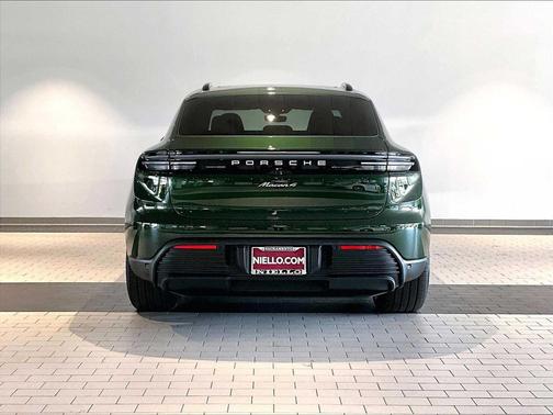 2025 Porsche Macan 4