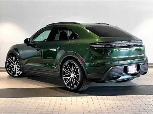 2025 Porsche Macan 4