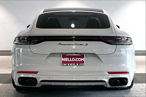 2022 Porsche Panamera Turbo S