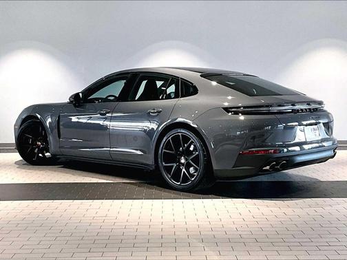 2026 Porsche Panamera RWD