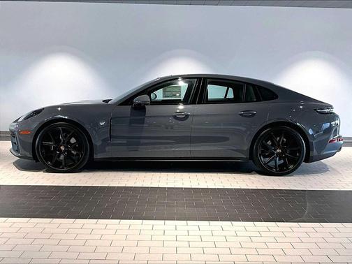 2026 Porsche Panamera RWD