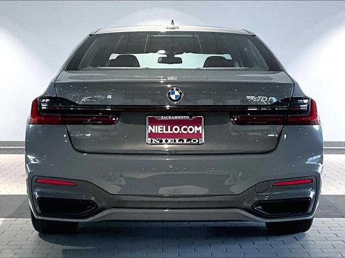 2022 BMW 750 i xDrive