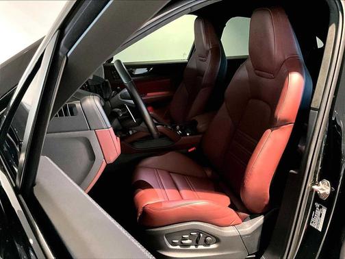 2025 Porsche Cayenne GTS