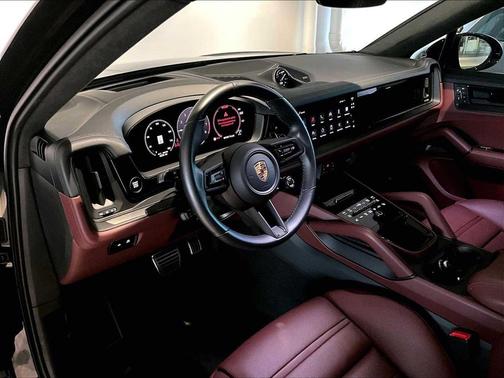 2025 Porsche Cayenne GTS