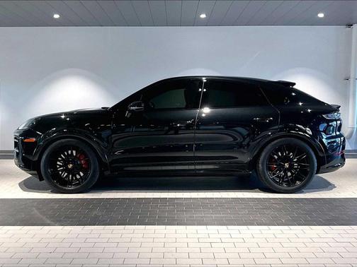 2025 Porsche Cayenne GTS