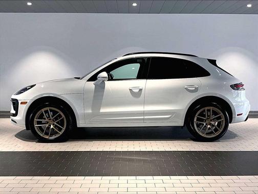 2025 Porsche Macan AWD
