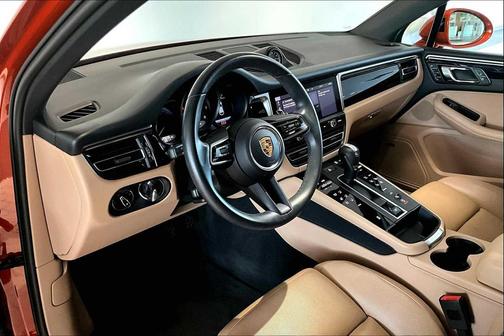 2022 Porsche Macan Base (PDK)