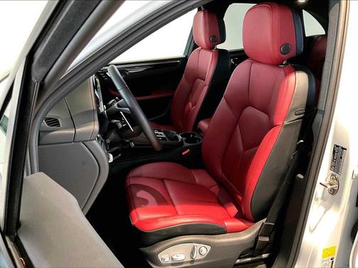 2025 Porsche Macan AWD