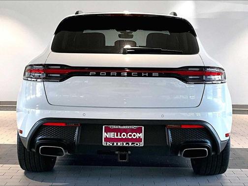 2025 Porsche Macan AWD