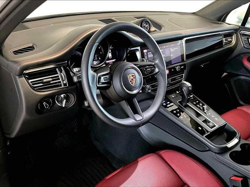 2025 Porsche Macan AWD
