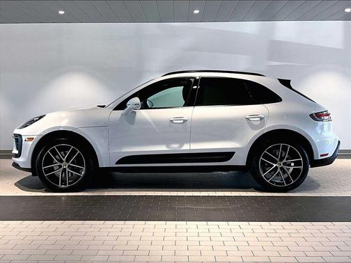 2025 Porsche Macan AWD