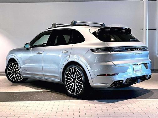 2025 Porsche Cayenne GTS