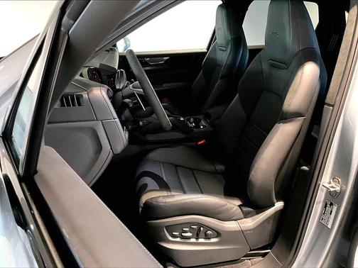 2025 Porsche Cayenne GTS