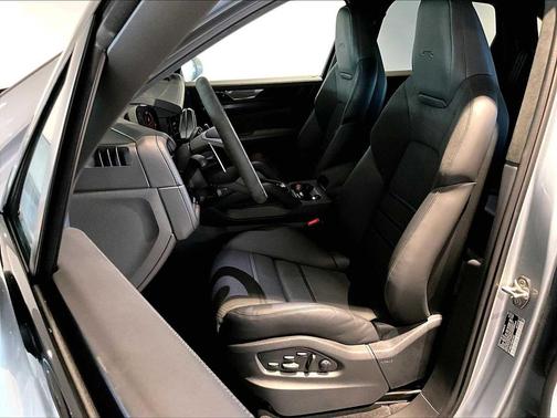 2025 Porsche Cayenne GTS