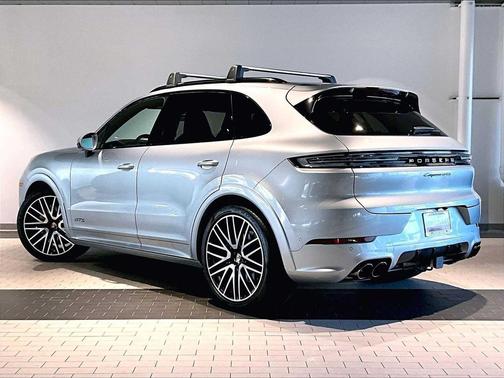 2025 Porsche Cayenne GTS