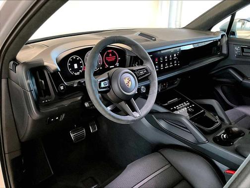 2025 Porsche Cayenne GTS