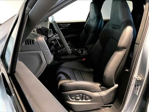 2025 Porsche Cayenne GTS