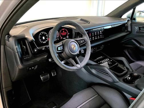 2025 Porsche Cayenne GTS