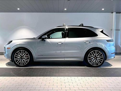 2025 Porsche Cayenne GTS
