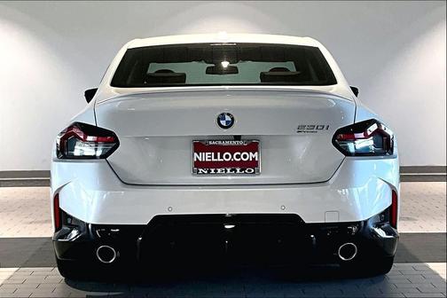 2023 BMW 230 i