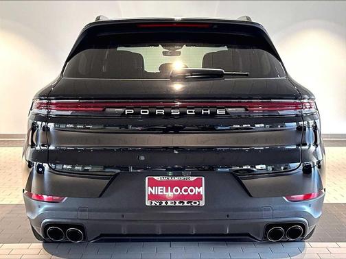Black 2024 Porsche Cayenne Cayenne