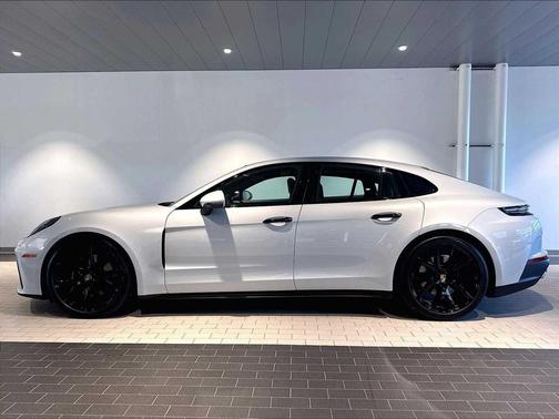 Ice Grey Metallic 2024 Porsche Panamera 4