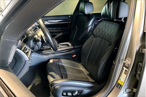 2021 BMW 750 i xDrive