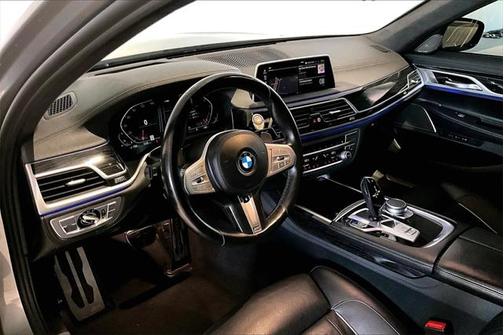 2021 BMW 750 i xDrive