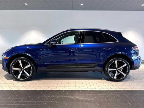 Gentian Blue Metallic 2026 Porsche Macan Macan
