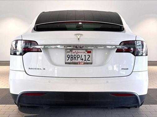 Pearl White Multi-Coat 2018 Tesla Model X 75D