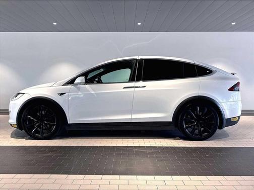 Pearl White Multi-Coat 2018 Tesla Model X 75D