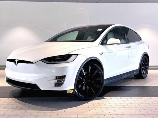Pearl White Multi-Coat 2018 Tesla Model X 75D