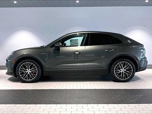 2025 Porsche Macan 4S