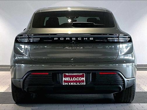 2025 Porsche Macan 4S