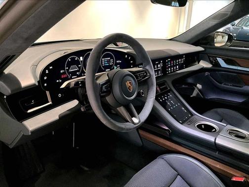 2020 Porsche Taycan Turbo