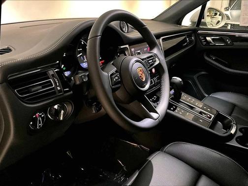 2026 Porsche Macan AWD