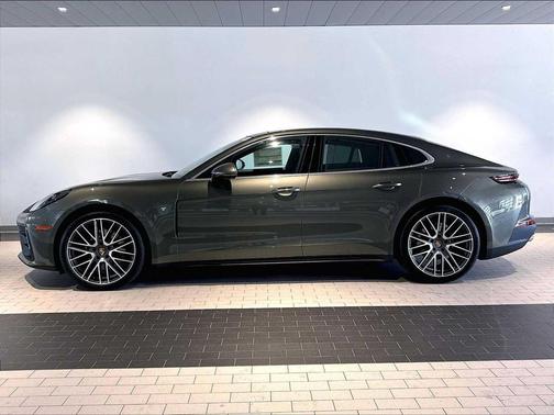 AVENTURINE 2026 Porsche Panamera 4