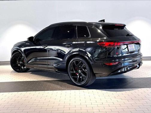 MYTHOS BLACK 2025 Audi SQ6 e-tron Prestige quattro