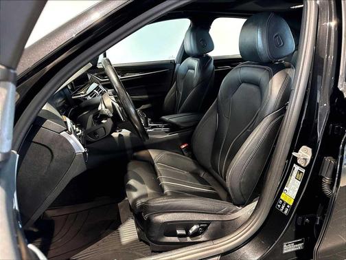 Black Sapphire Metallic 2021 BMW 540 xDrive
