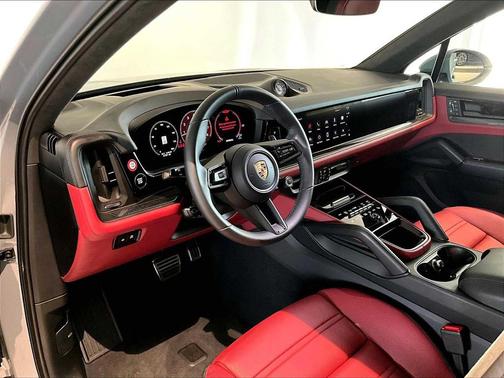 2025 Porsche Cayenne GTS