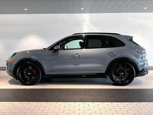 2025 Porsche Cayenne GTS