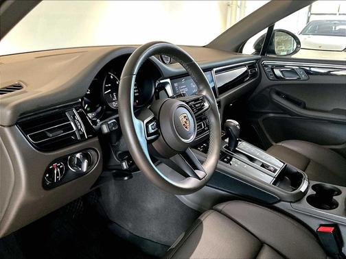 2025 Porsche Macan AWD