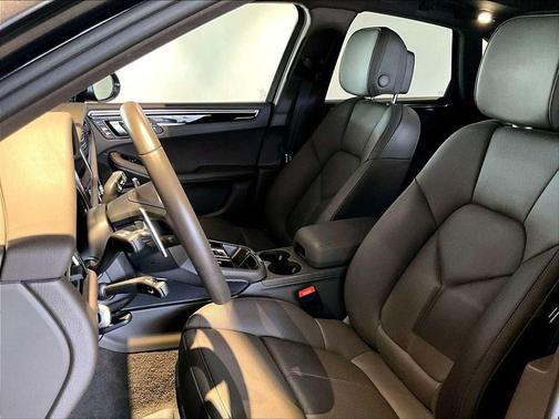 2025 Porsche Macan AWD