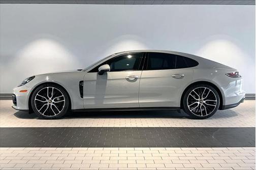 2022 Porsche Panamera Base