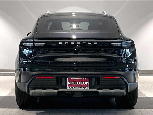 2026 Porsche Macan 4