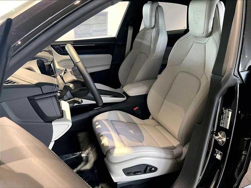 2026 Porsche Macan 4