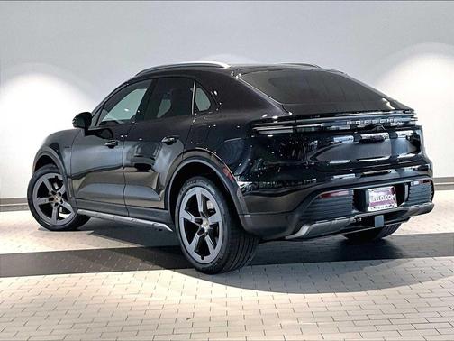 2026 Porsche Macan 4