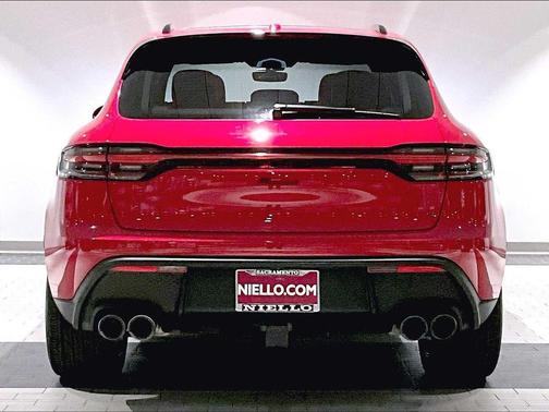 2025 Porsche Macan AWD